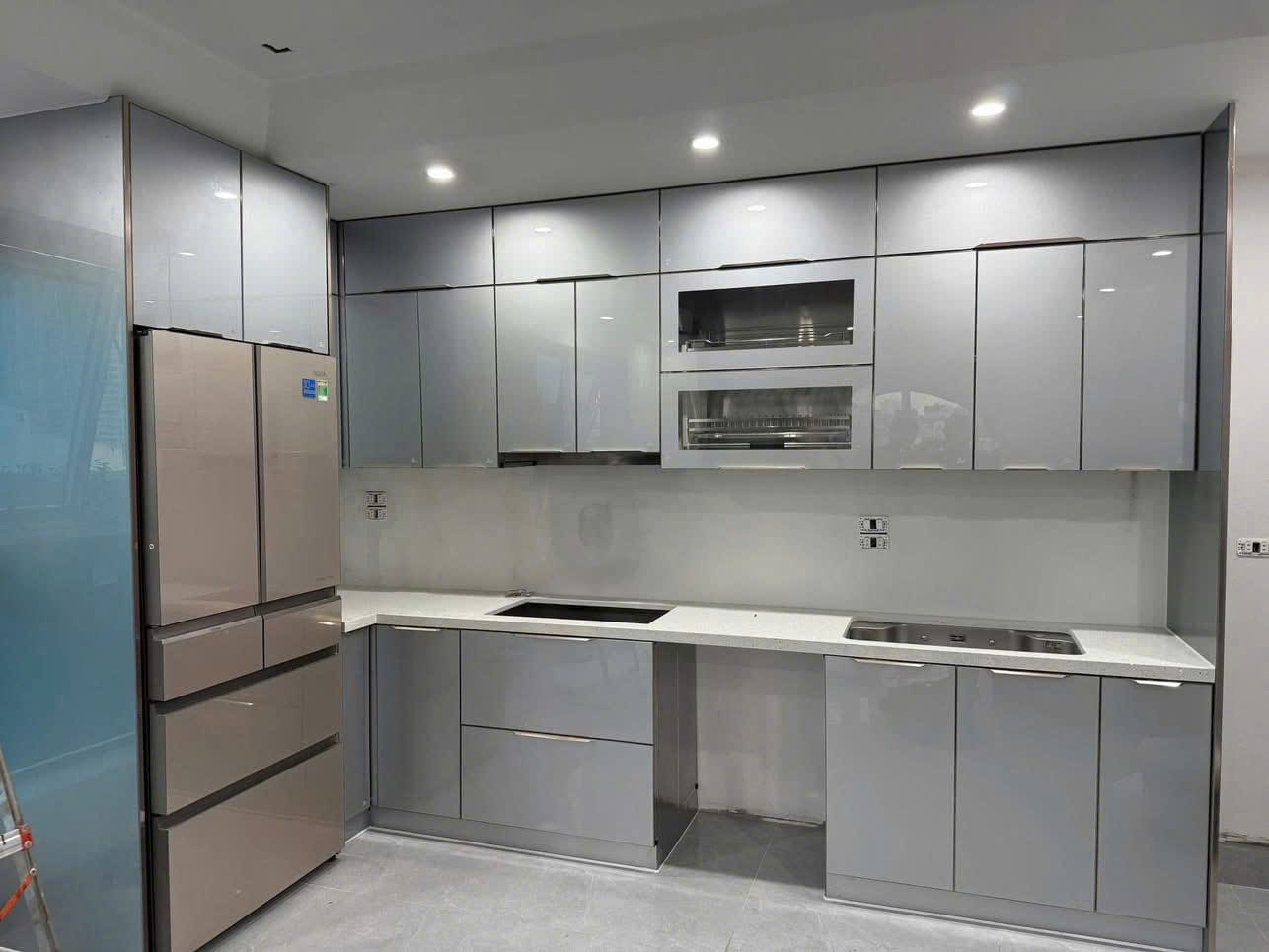 Tủ bếp Inox cánh kính