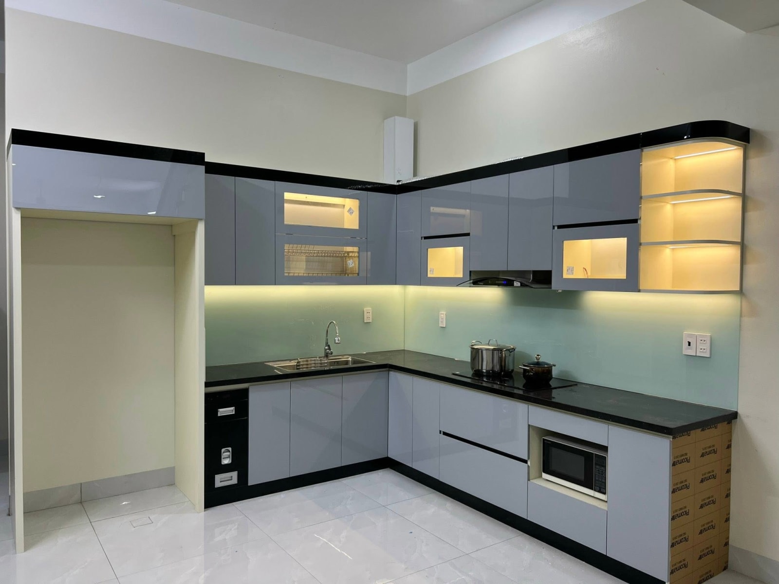 Tủ bếp nhựa Picomat cánh Acrylic ( cốt MDF )