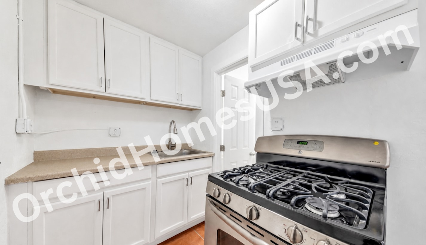 Apartment kitchen — apartment 6 at 909 South 35th Apartments.