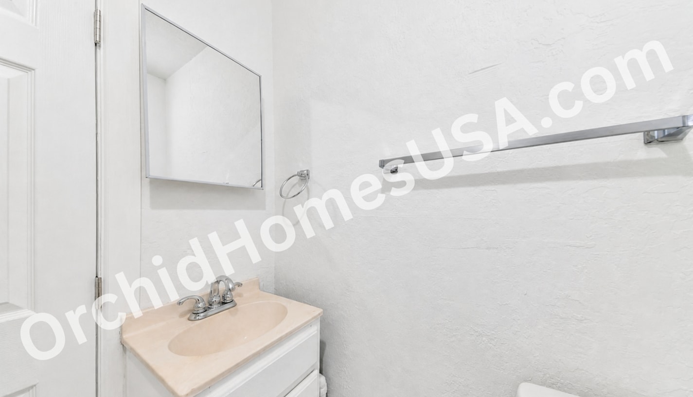 Apartment bathroom — apartment 6 at 909 South 35th Apartments.