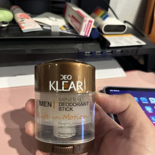 This Alum Collar-Stain Stick Lasts a Whole Year รูปที่ 1