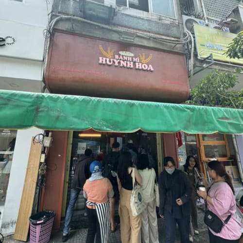 Bánh Mì Huynh Hoa: A Famous Sandwich Shop in Ho Chi Minh รูปที่ 1