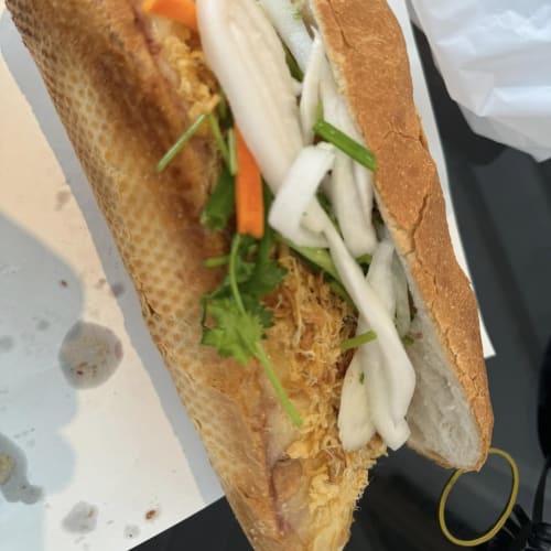 Bánh Mì Huynh Hoa: A Famous Sandwich Shop in Ho Chi Minh รูปที่ 2