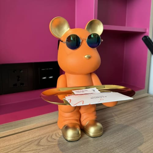 A Little Bear Holding a Tray for Your House Keys รูปที่ 1