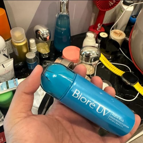 Biore's Watery-Essence Sunscreen: Easy to Apply, Ultra Light รูปที่ 1