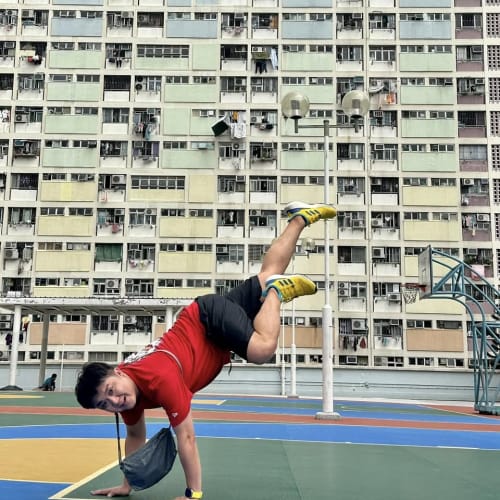 Colorful Buildings: A Hip Photo Spot in Hong Kong รูปที่ 1