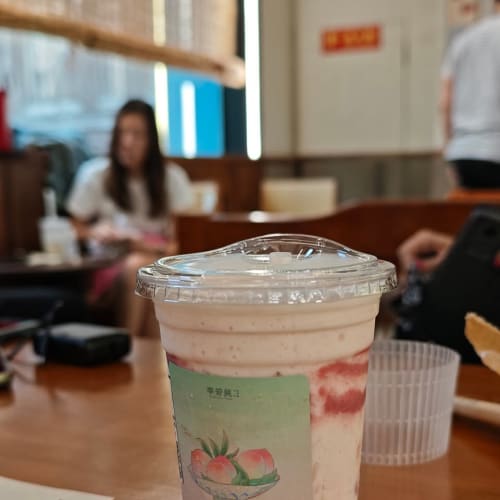 White Glutinous Rice Yogurt with Strawberry-Peach and Pistachio, in Chongqing รูปที่ 2