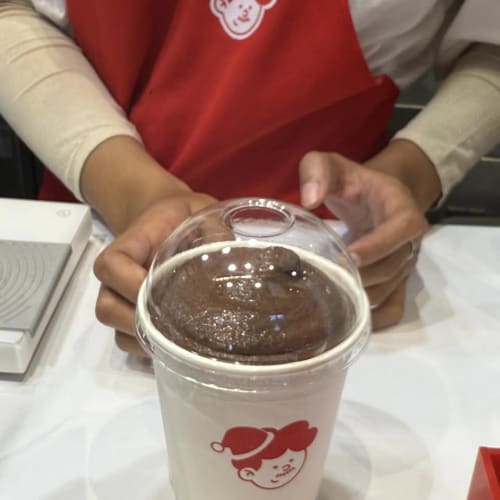 Incredibly Intense Cocoa in Front of the Emquartier Supermarket รูปที่ 1