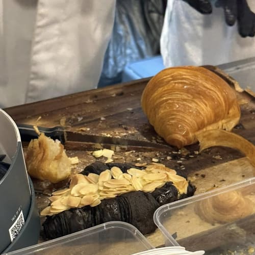 James Boulangerie's Soft Cream Croissant Cart at EmQuartier รูปที่ 4