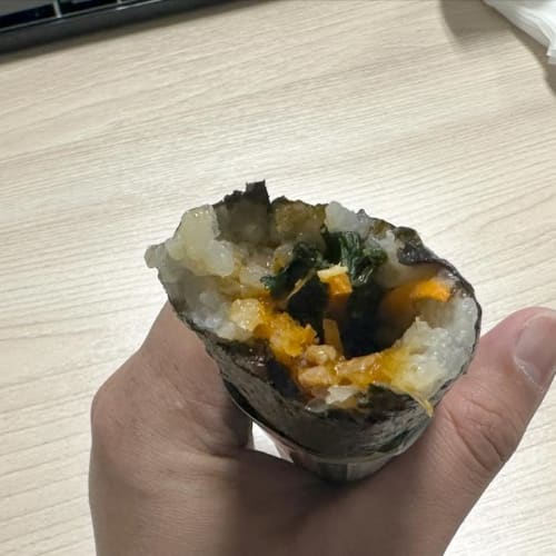 7-Eleven's Green Veggie Kimbap: Tastes Better Warmed Up รูปที่ 1