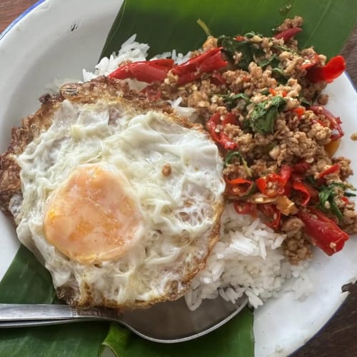 Krua Tuean, Pattaya: Crab Meat Omelette and Holy Basil Fried Rice รูปที่ 3