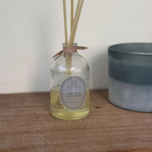 A Stylish Coffee Shop Uses Ma Chandelle's Room Diffuser — the Whole Place Smells Amazing รูปที่ 1