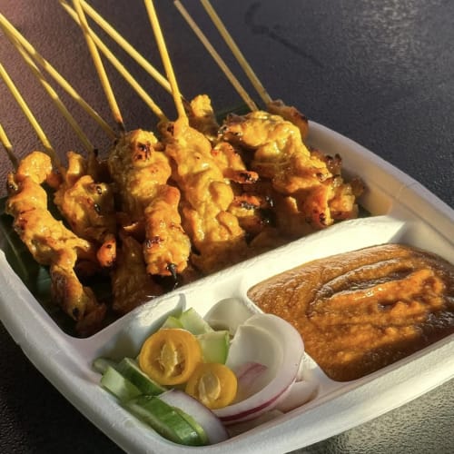 A Favorite Pork Satay Stall Near Wat Mangkon MRT รูปที่ 1