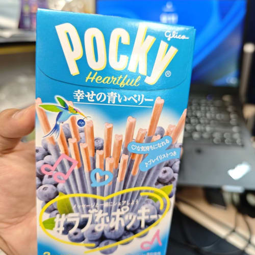 Pocky Blueberry from Japan: A Cute Box, a Gift from a Friend รูปที่ 1