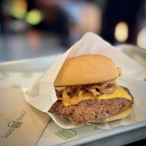 Shake Shack Celebrates Its 1st Year in Thailand with ShackMeister รูปที่ 1