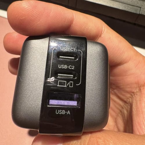 Ugreen's 65W Charger with a Cute Robot Design รูปที่ 2