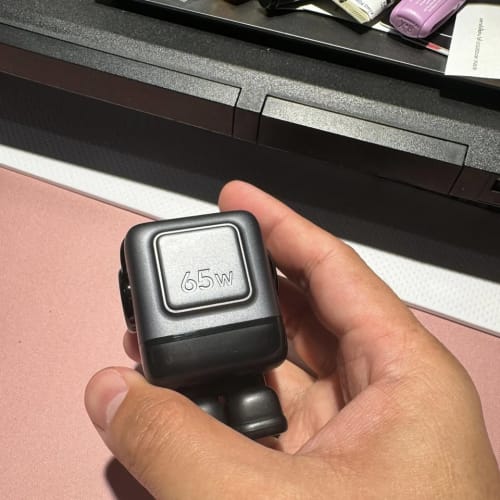 Ugreen's 65W Charger with a Cute Robot Design รูปที่ 3