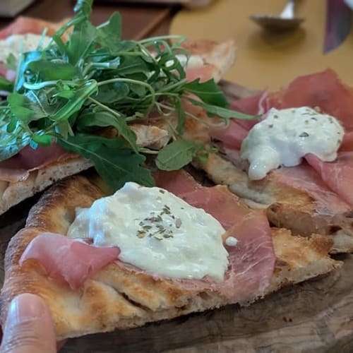 Via Emilia Italian Restaurant's Burrata Pizza: One of Our All-Time Favorites รูปที่ 1