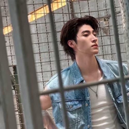 Blue Pongtiwat in All-CK Uniform Dressing: All Denim, Elevated by the Details รูปที่ 2