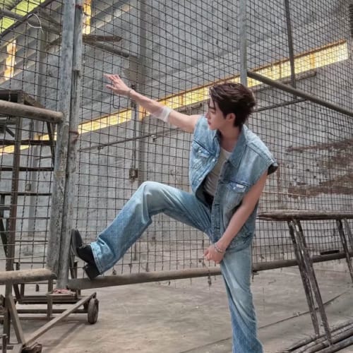 Blue Pongtiwat in All-CK Uniform Dressing: All Denim, Elevated by the Details รูปที่ 3