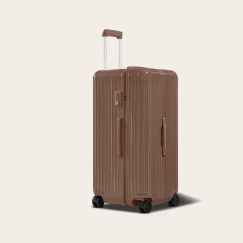 RIMOWA x Joe Alwyn: Umber & Ultramarine น้ำตาลดินกับน้ำเงินลาพิส บนกระเป๋าเดินทางและแบ็ก รูปที่ 4