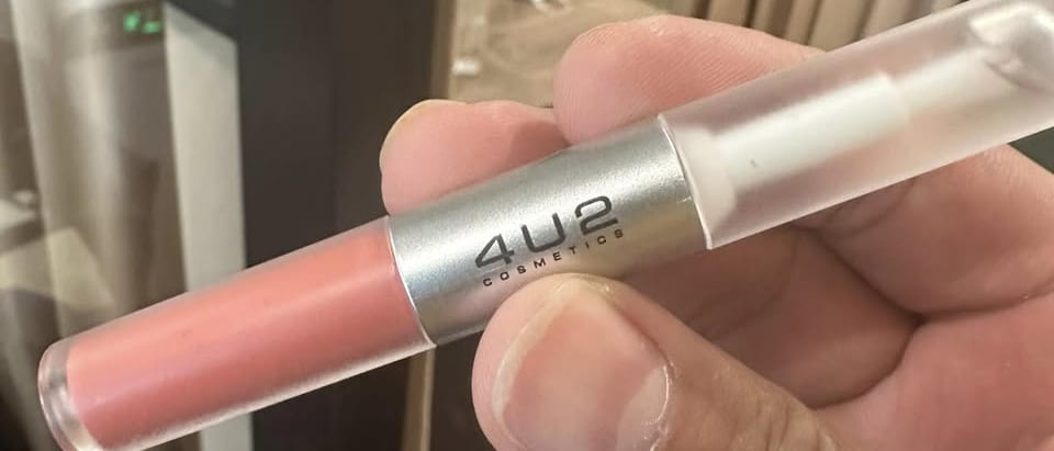 4U2 Mirror Lip Gloss: The Glam Look of Um Taweeporn, Miss Grand 2023
