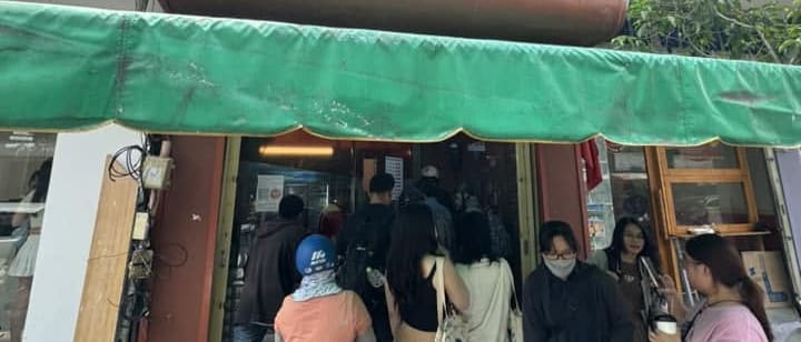 Bánh Mì Huynh Hoa: A Famous Sandwich Shop in Ho Chi Minh