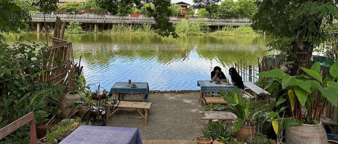 Papacraft: A Stylish Riverside Coffee Shop in Lampang
