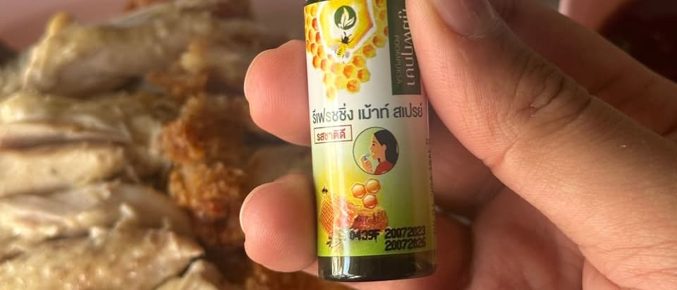 Poompuksa Refreshing Mouth Spray: Cuts Bad Breath