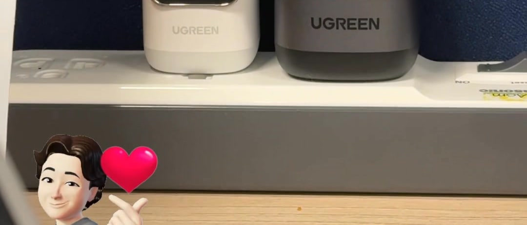 Ugreen's Robo Charger: A Cute Smiling Face That Charges Both Phones and Tablets