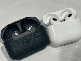 AirPods 3 และ Marshall MOTIF ANC หูฟังที่ชอบมาก