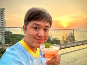 ห้อง Oceanfront Skypool King และ Over the Moon Sky Lounge