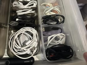 กล่องจัดระเบียบสาย Adapter และสายชาร์จ