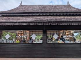 CHANN Cafe สกลนคร เรือนไทยภายนอก คาเฟ่ทันสมัยภายใน