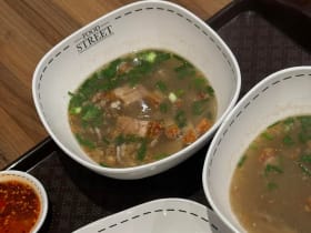 ก๋วยจั๊บ Mr. Joe ที่ One Bangkok จอดรถง่ายอิ่มอร่อย