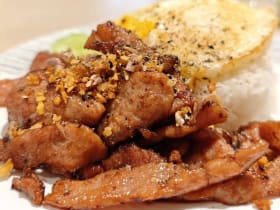 ข้าวหมูทอดหน้าเซ็นทรัลอีสวิล กลับมาเปิดแล้ว