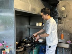 ข้าวต้มแห้งคุณนิว ในบ้านคฤหาสน์