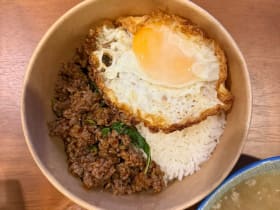 ร้านกระเพราที่ถูกต้อง สุขุมวิท 77 ต้นเนื้อโคขุนอร่อยรสกำลังดี