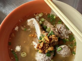 ก๋วยเตี๋ยวปีนรั้ว สาขาอ่อนนุช