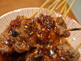 หมูปิ้งลุงอ้วนสีลม ร้านโปรดที่สั่งเดลิเวอรีน้ำจิ้มยังแซบเหมือนเดิม