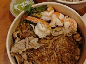 Papa Loves You รอบสอง ข้าวผัดกุนเชียงหมูยอ และกุ้งอบวุ้นเส้น