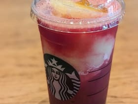 Starbucks ซีรีย์เครื่องดื่มสับปะรดหอมสุวรรณ