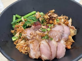 ตี๋ตี้บะหมี่ เส้นเหนียวนุ่ม หมูแดงหมูกรอบ