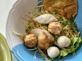 เต็งใช้ฮวด ก๋วยเตี๋ยวลูกชิ้นปลา ซอยสุขุมวิท 62