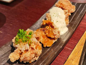 Toritetsu Akihabara ไก่คาราอาเกะและยากิโทริอร่อยมาก