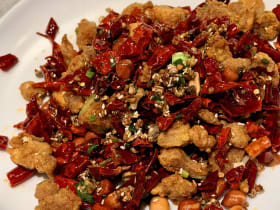 农耕记 Nong Geng Ji CentralWorld — ร้านอาหารจีนหูหนานที่ต้องตำพริกกลางโต๊ะ