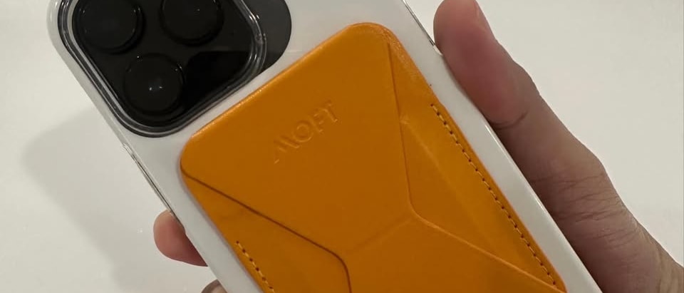 ที่ตั้งโทรศัพท์ MagSafe ของ Moft ใส่บัตรได้ 2-3 ใบ