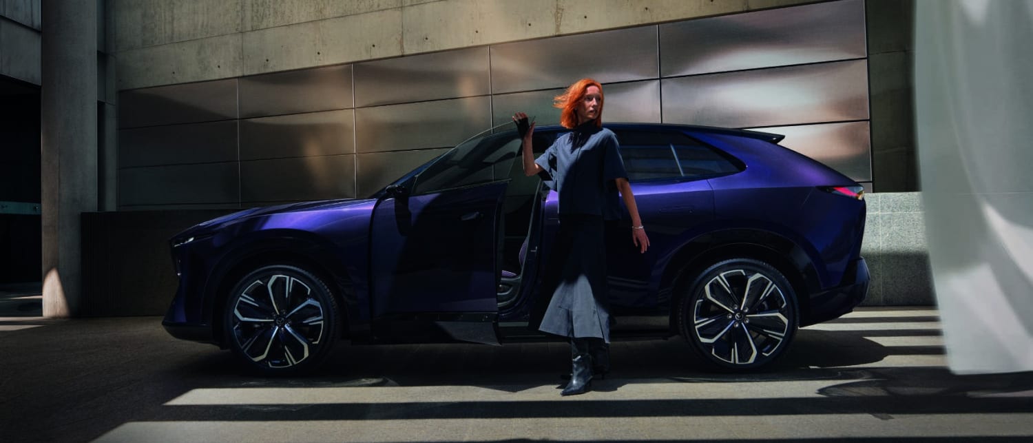 Mazda CX-6e แต่งตัวด้วยม่วงยามค่ำ ตั้งแต่ตัวถังถึงเบาะ