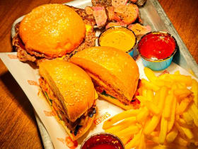 SMOKED JOINT สาขางามวงศ์วาน เนื้อฉีกรมควันเบอร์เกอร์เด็ด