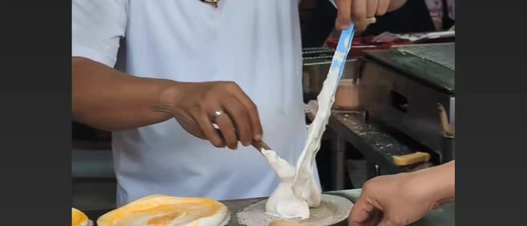 ขนมเบื้องวัดอรุณ สั่งอันใหญ่ไส้รวม 1 อัน อิ่มคนเดียวจบ